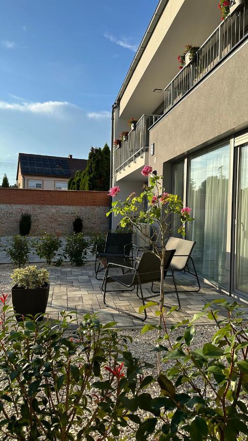 Linden Apartman 001 - Adults Only Mosonmagyarovar Luaran gambar