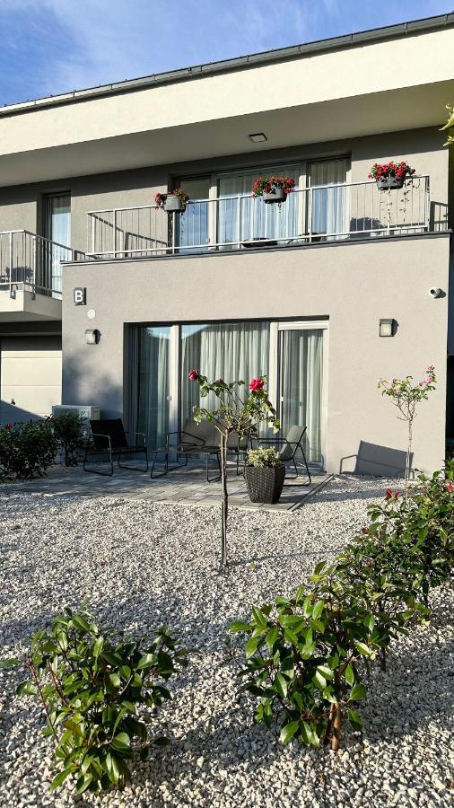 Linden Apartman 001 - Adults Only Mosonmagyarovar Luaran gambar