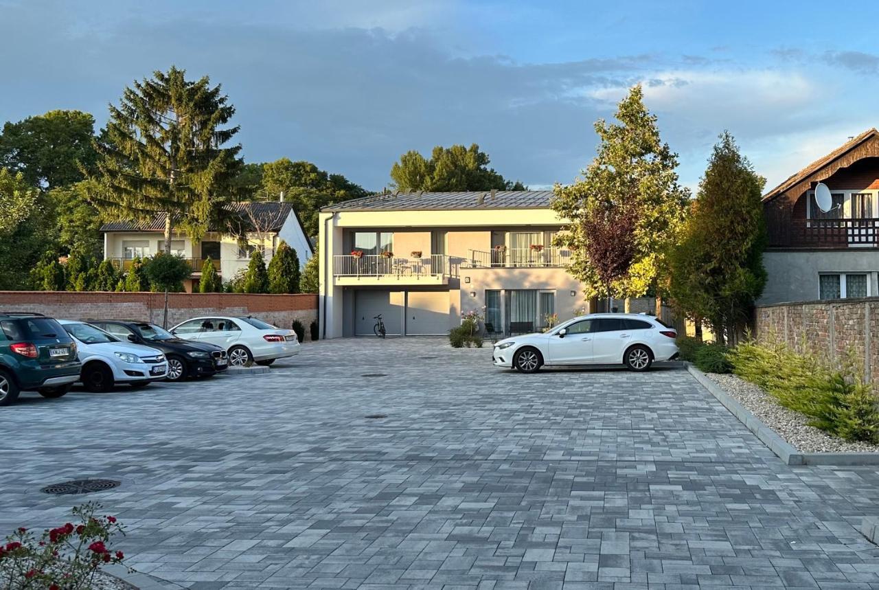 Linden Apartman 001 - Adults Only Mosonmagyarovar Luaran gambar